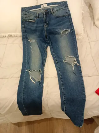 Pantalones vaqueros desgastados azules