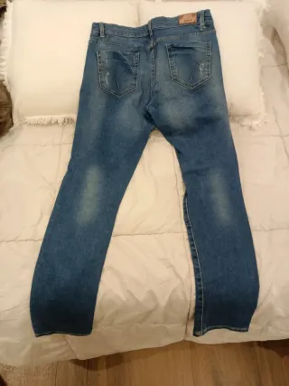 Pantalones vaqueros desgastados azules