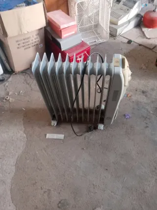Calentador eléctrico beige y gris
