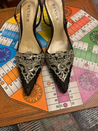 Zapatos de fiesta Menbur negros con pedrería