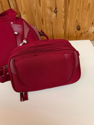 Conjunto bolsa viaje y neceser rojo