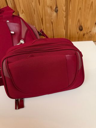 Conjunto bolsa viaje y neceser rojo