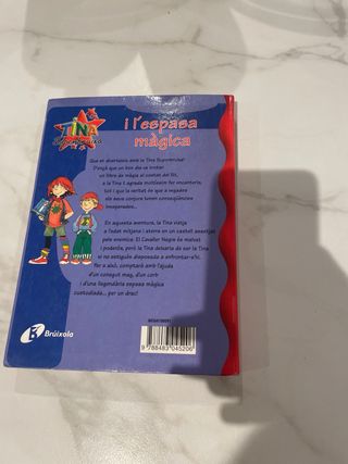 Tina Superbruixa i l'espasa màgica (Catalan Edi...