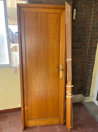 Puerta de madera interior