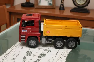 Camión de juguete Man Bruder