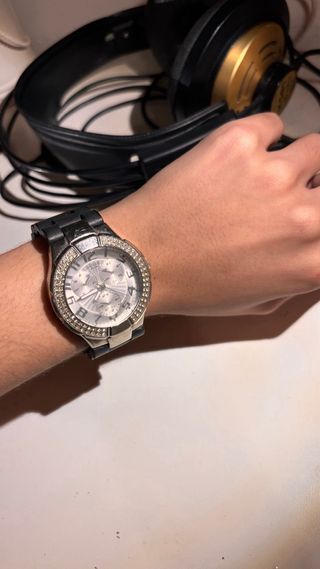 Reloj Guess Mujer Plata y Negro