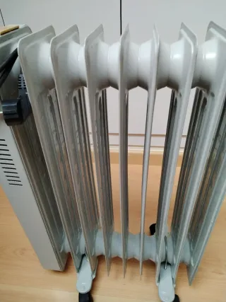 Radiador eléctrico beige y gris