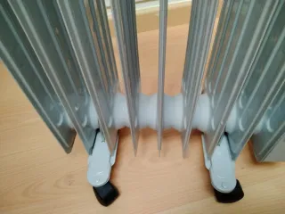 Radiador eléctrico beige y gris