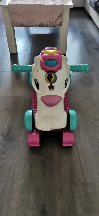 Caballito balancín y correpasillos unicornio