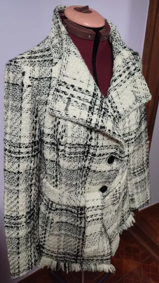 Abrigo Zara cuadros blanco y negro