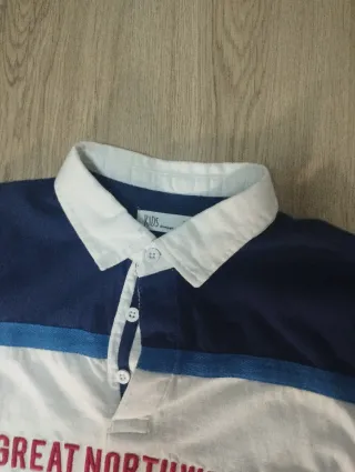 Camisa infantil azul y blanca
