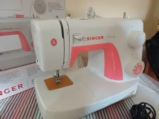 Maquina de coser singer 3210 y accesorios