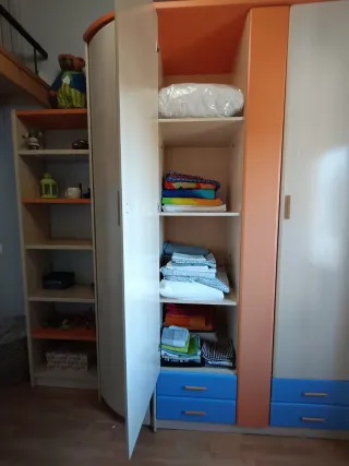 Armario infantil, estantería y cajonera