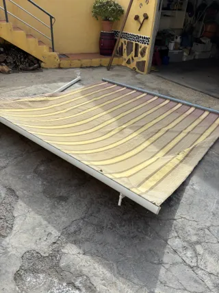 Toldo de aluminio (Único defecto cambiar tela)