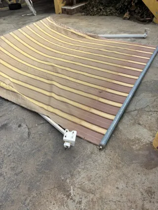 Toldo de aluminio (Único defecto cambiar tela)