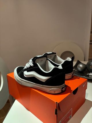 Zapatillas Vans Negras y Blancas