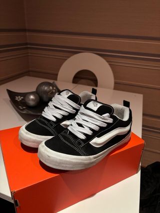 Zapatillas Vans Negras y Blancas