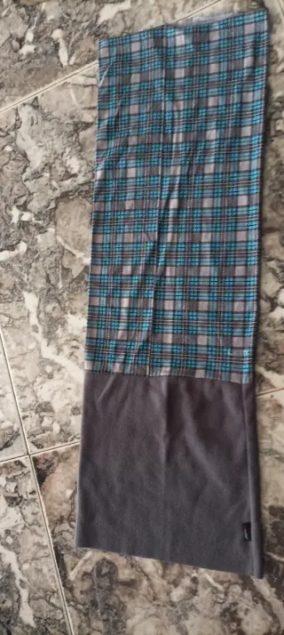 Cuello bufanda cuadros azul y gris. En buen estado