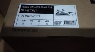 Zapatillas Hummel azules y moradas