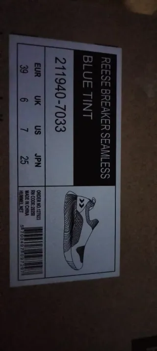 Zapatillas Hummel azules y moradas