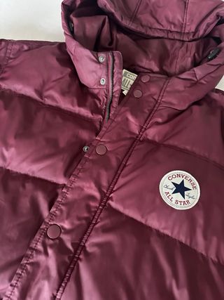 Plumífero Converse color burdeos Talla XL