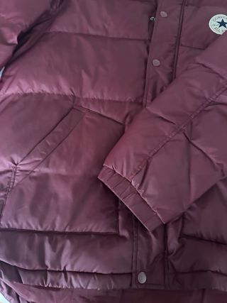 Plumífero Converse color burdeos Talla XL