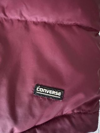 Plumífero Converse color burdeos Talla XL