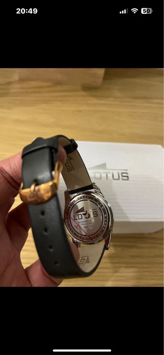 Reloj Lotus Negro y Dorado