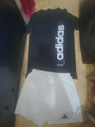 Conjunto Adidas Camiseta y Pantalón Corto