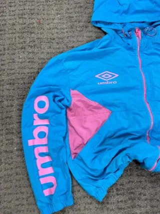 ¡¡OFERTA!! Talla S Chaqueta Umbro impermeable