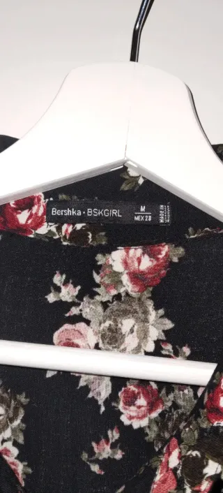 Mono floral Bershka talla M