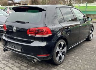 Volkswagen Golf GTI 211 cv