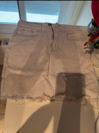 Falda tejana blanca con rotos