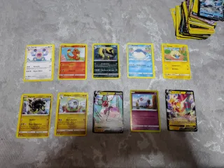 10 Cartas Pokémon Variadas