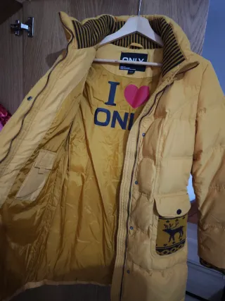 Abrigo amarillo ONLY chica ( mujer o niña)!