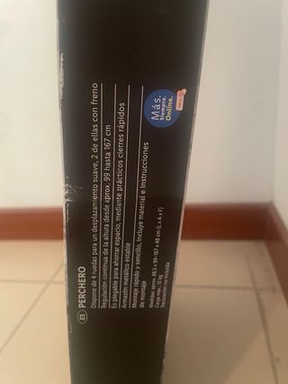 Perchero metálico plegable con ruedas