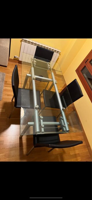 Mesa Comedor Cristal y Metal con 4 sillas