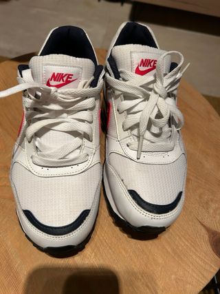 Nike Classic Talla 36,5 Blancas/Rojas