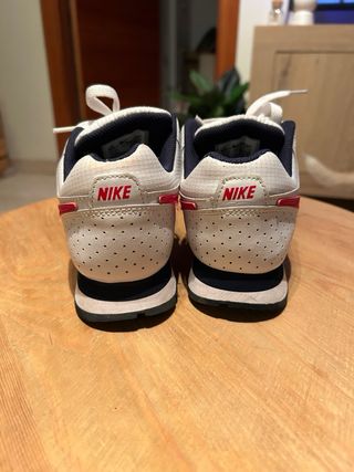 Nike Classic Talla 36,5 Blancas/Rojas