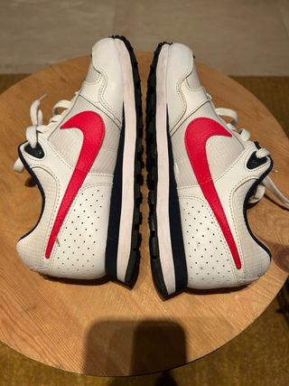 Nike Classic Talla 36,5 Blancas/Rojas