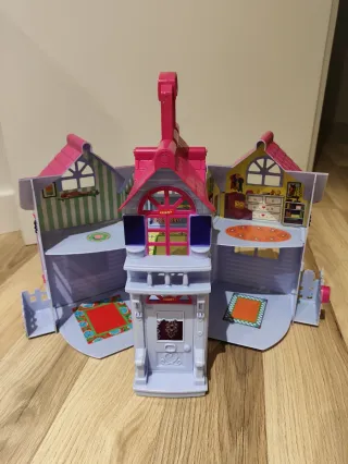 Casa de muñecas portátil con accesorios