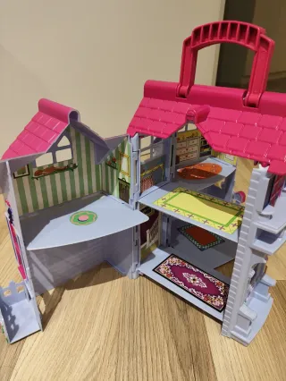Casa de muñecas portátil con accesorios