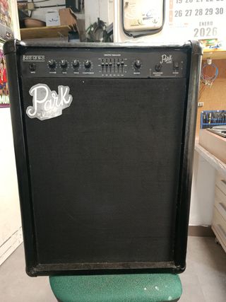 Ampli Bajo Park by Marshall Restaurado