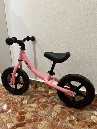 Bicicleta de equilibrio rosa para niña
