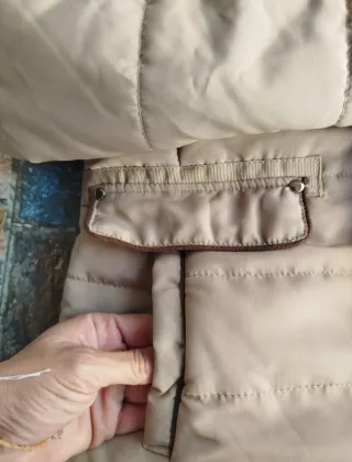 Chaqueta acolchada Stradivarius beige