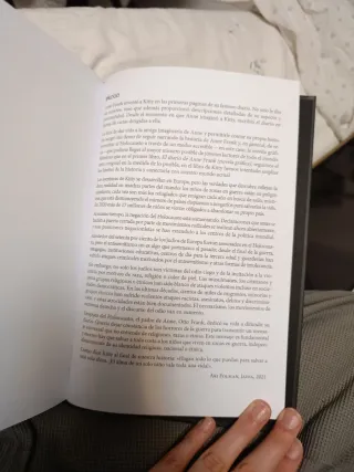 ¿Dónde está Anne Frank? / Where is Anne Frank? ...