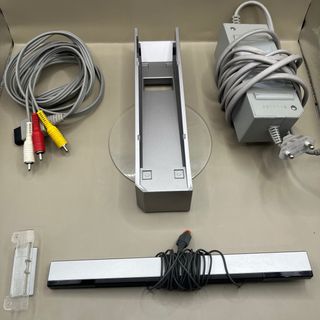 Nintendo Wii Rossa Completa di Cavi