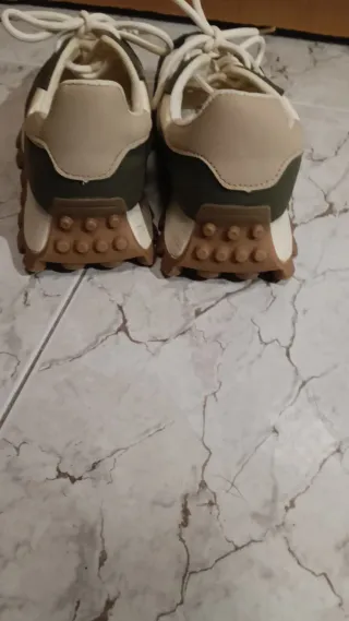 Tenis casuales verdes y blancos