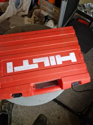 Taladro Hilti SF 2H-A22 con cargador y baterías