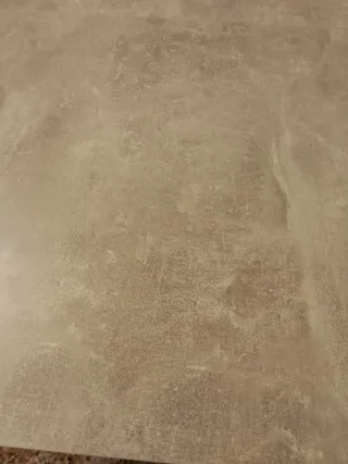 Mesa extensible gris y blanca